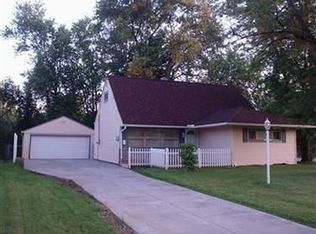 4151 Woodmere Dr, Austintown, OH