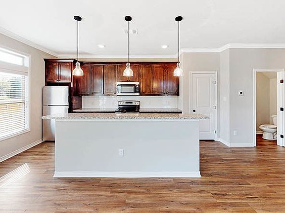 5th image of 912 Montclair Ave #A