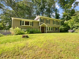 28 N Glenwoods Rd, Gales Ferry, CT 06335
