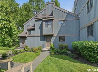 102 Heatherwood Dr #102, Brookfield, CT 06804