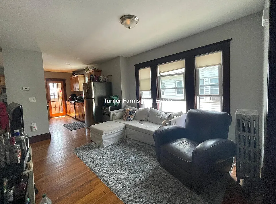 6 bed, 9999 sqft, $8,125 — Photo 2