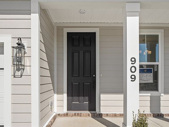 4th image of 1404 Charles Dr Lot 37