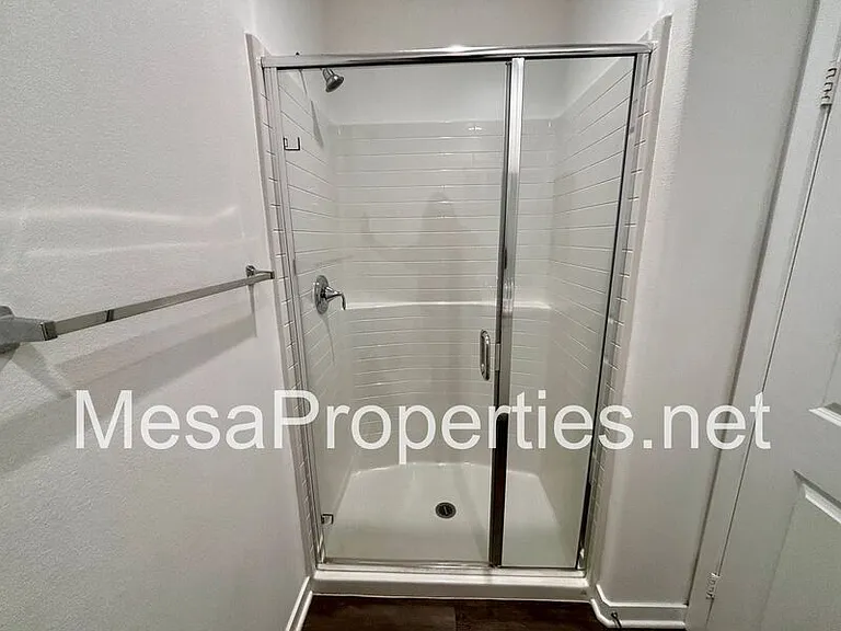 5229 Jarvis Ln — Photo 37