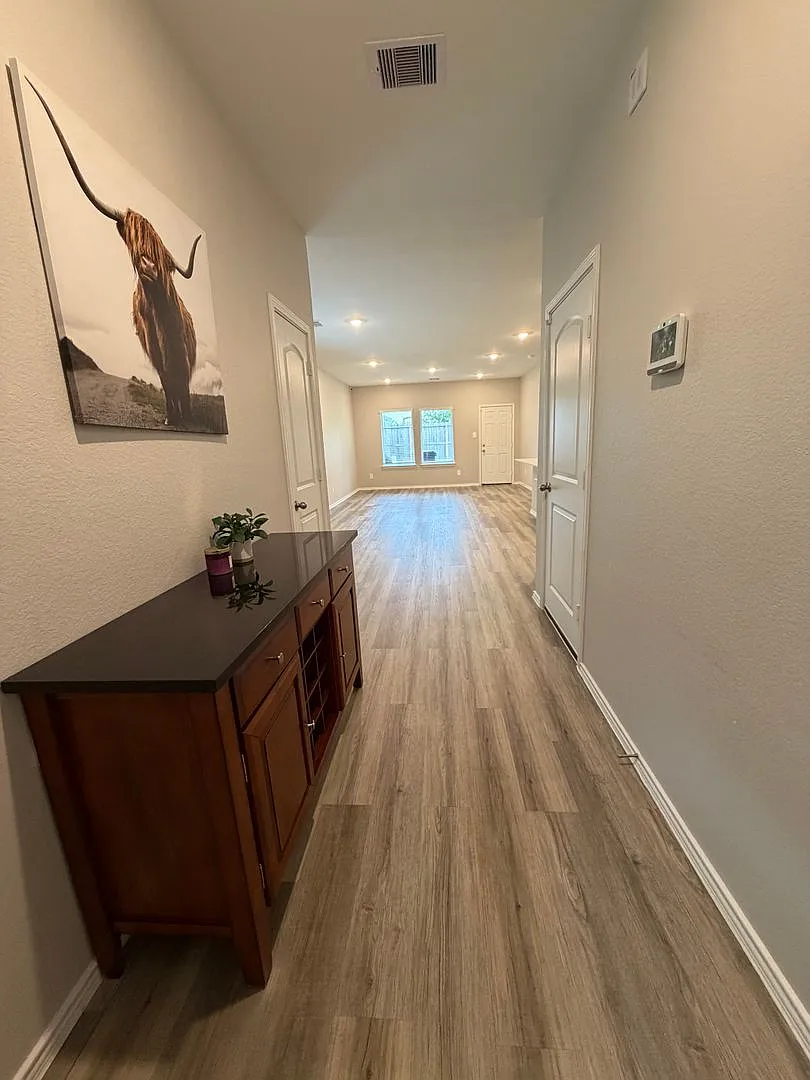 Lovely two story 5-bedroom house! — Photo 3