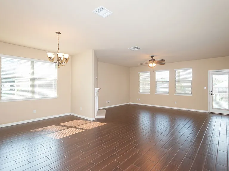 1078 Sussex Way — Photo 3