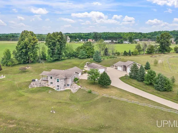 N2069 Stone Cliff Dr, Vulcan, MI 49892