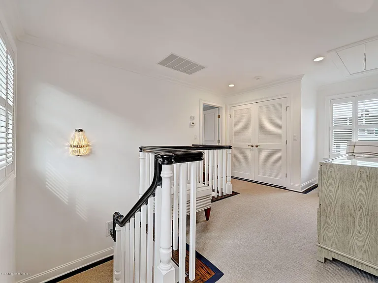 401 Monmouth Ave — Photo 16