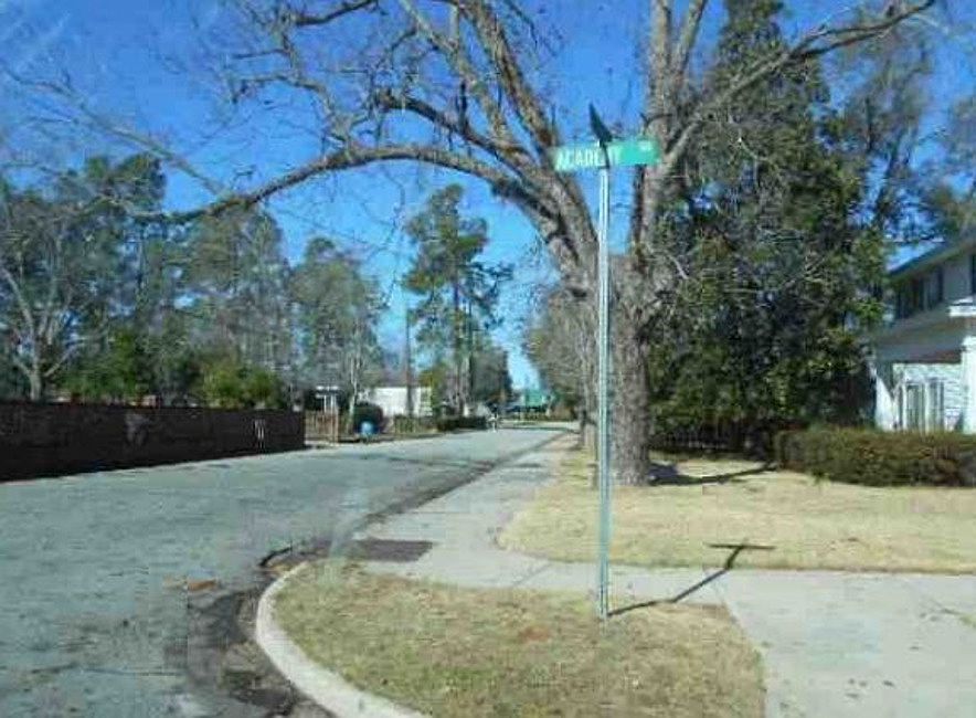 2nd image of 304 W 8th St