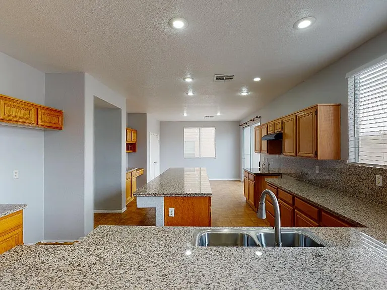 377 Ravensmere Ave — Photo 17