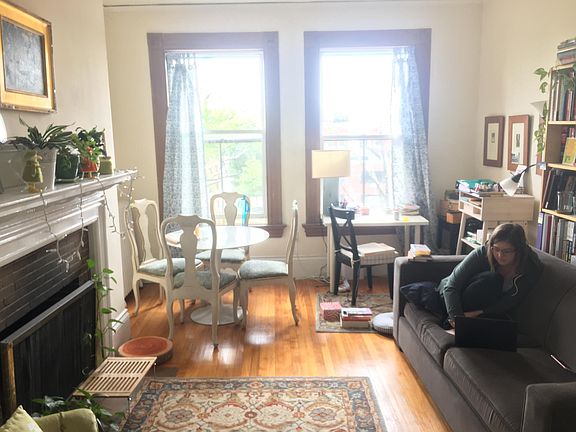 4th image of 391 Harvard St #1