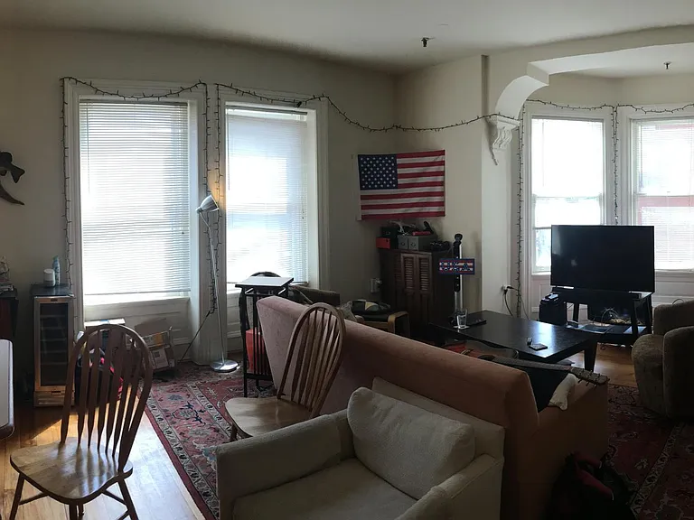 2300 Locust St — Photo 2