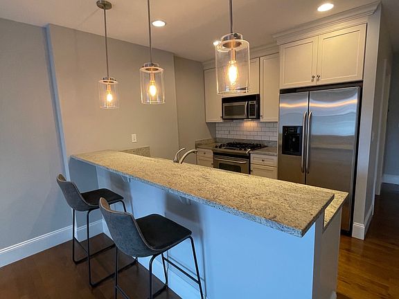 5th image of 116-118 Rantoul St #405