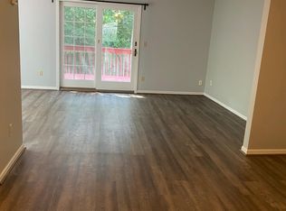 610 Oak Park Ln #1, Hopkins, MN 55343