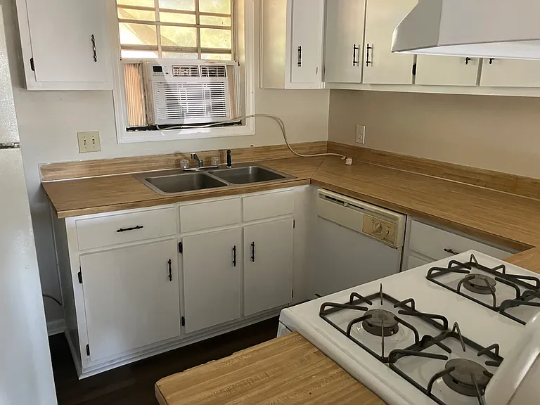 1311 Glenn Cir #A — Photo 9