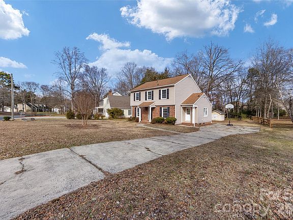 2nd image of 2240 Lawton Bluff Rd
