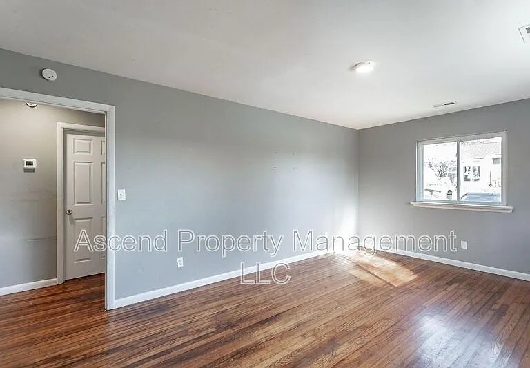 1113 Jarvis Ave — Photo 8