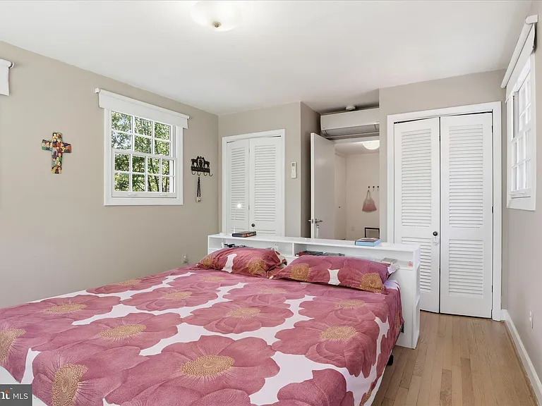 3221 Coquelin Ter — Photo 18