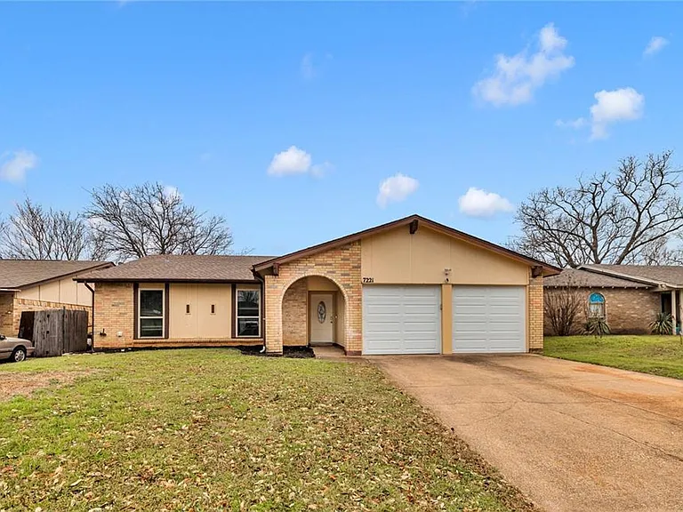 7221 Misty Meadow Dr S — Photo 1