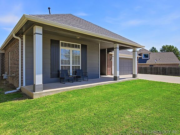 4th image of 2702 Highwood Dr