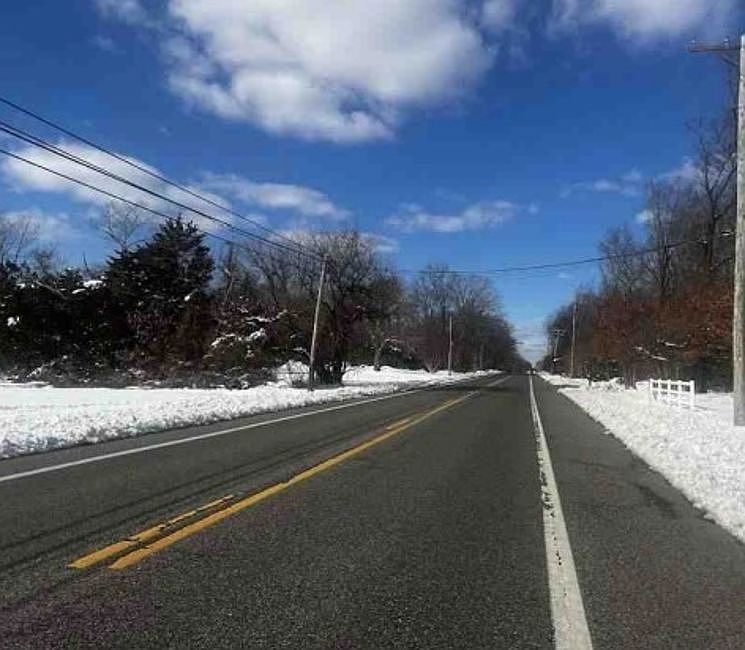 Exterior Neighborhood (street photo)