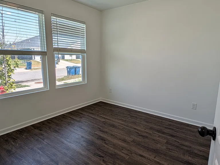 720 Short Leaf Ln — Photo 4