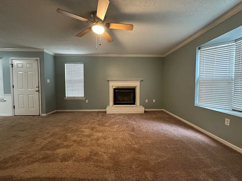 3 bed, 2.0 bath, 1364 sqft, $1,400 — Photo 3