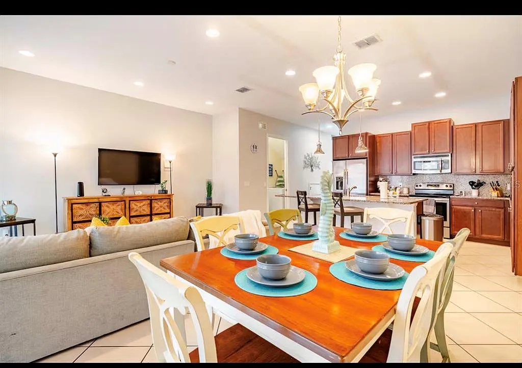 4 bed, 3.0 bath, 1960 sqft, $2,800 — Photo 4