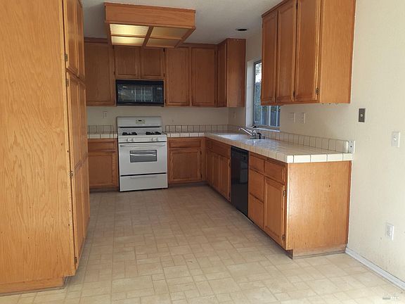 5th image of 946 Wright Street