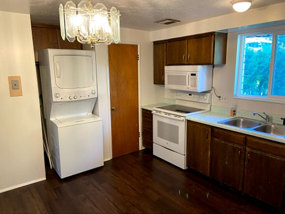 3rd image of 31 S 100 E APT 3