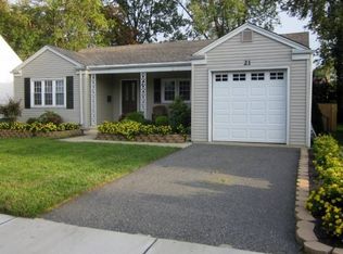 21 Pershing Pl, Keyport, NJ 07735