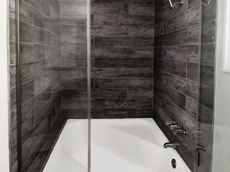 Shower/Tub