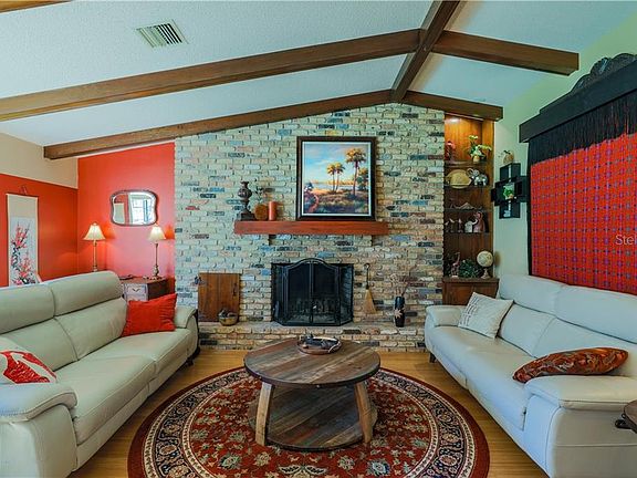 5th image of 1204 W Crooked Lake Pl