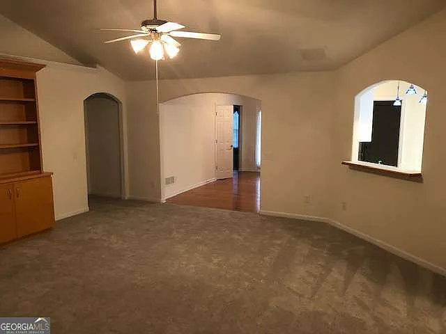 225 Lexington Cir — Photo 8