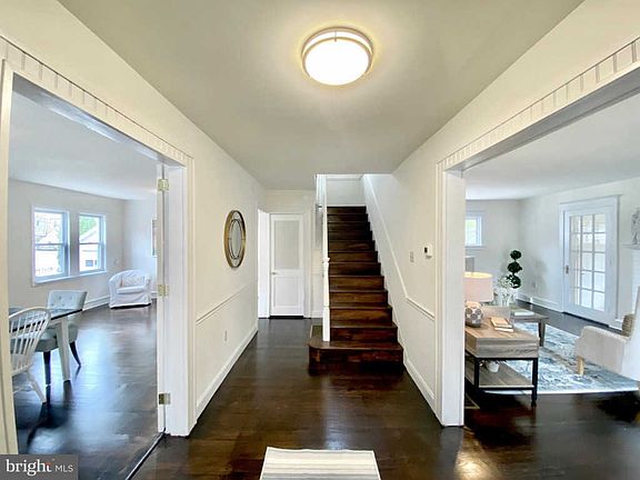 2nd image of 713 Edmonds Ave