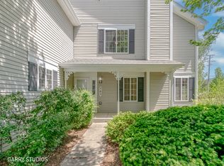 283 Sandhurst Ln, South Elgin, IL 60177