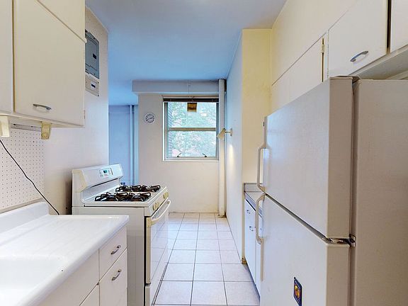 5th image of 80 La Salle St APT 4A