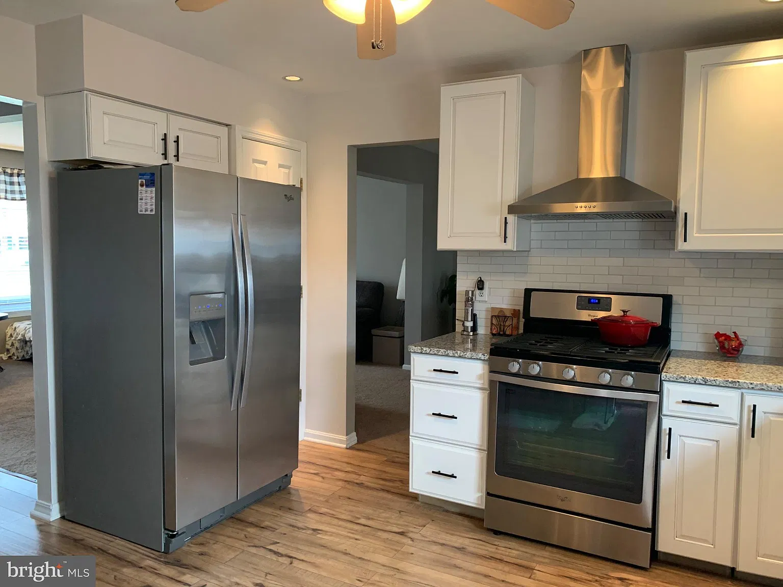 3 bed, 1.5 bath, 1720 sqft, $3,200 — Photo 4