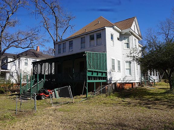 4th image of 915 Cedar St
