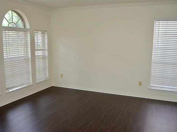 5th image of 16707 Sussex Dr