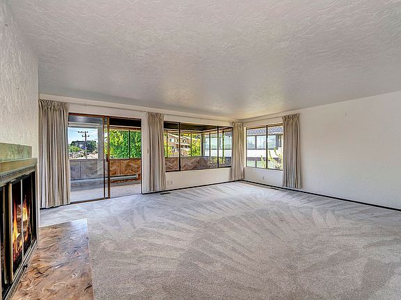 5th image of 3642 NE 155th St