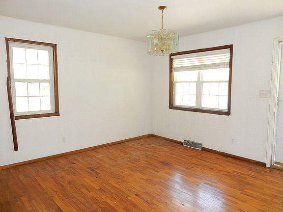 4th image of 1636 E 17th St