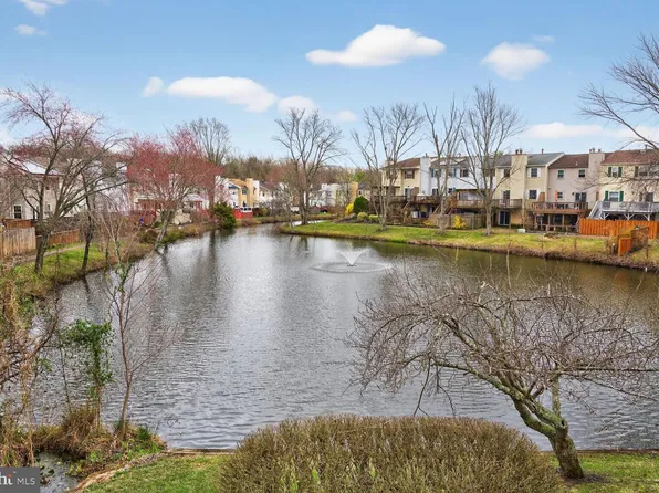 7108 Lake Cove Dr, Alexandria, VA 22315