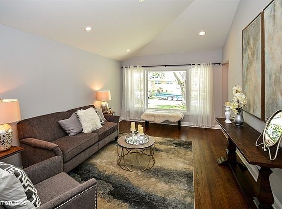2nd image of 10113 Parke Ave