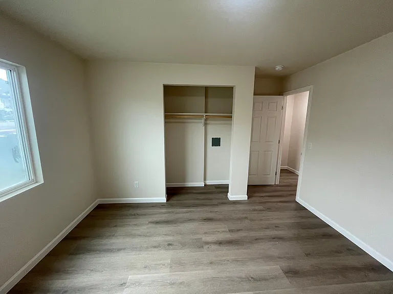 547 Grand Ave #4 — Photo 4