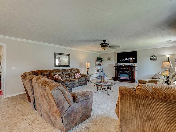 5th image of 2725 Avenue Of The Park
