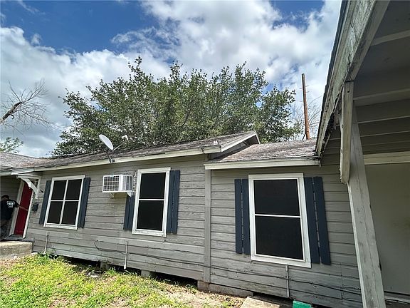 2nd image of 1152 E 4th St