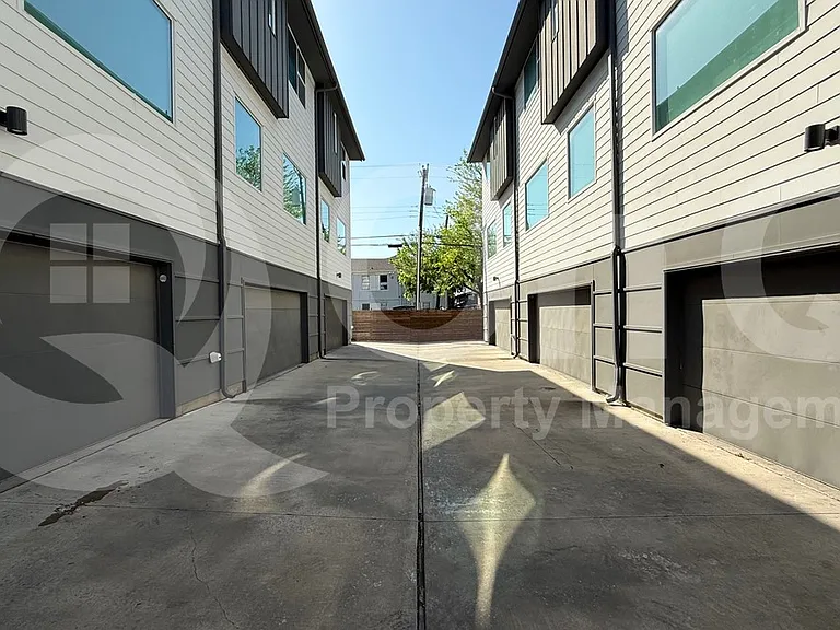 5020 Bryan St #305 — Photo 27