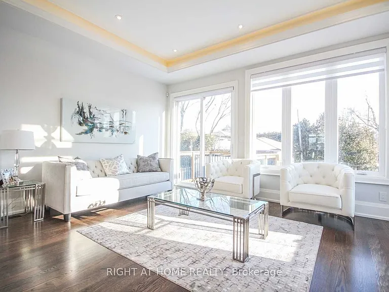 289 Connaught Ave — Photo 9