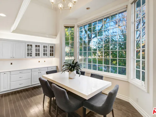 19500 Winifred St, Tarzana, CA 91356