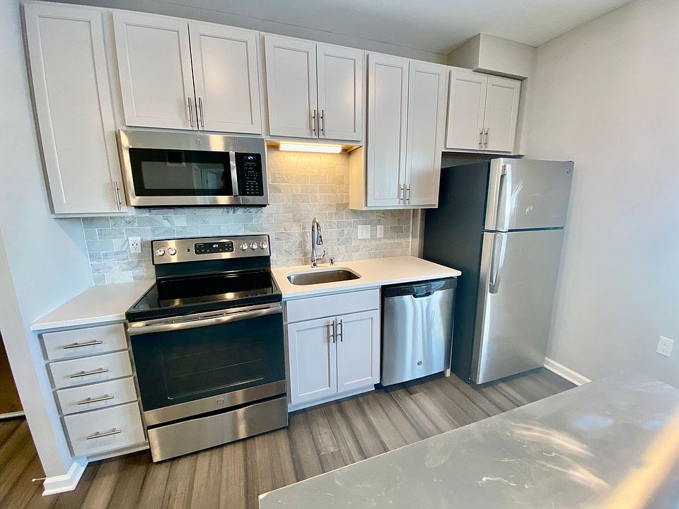 1st image of 829 Marshall St NE #329